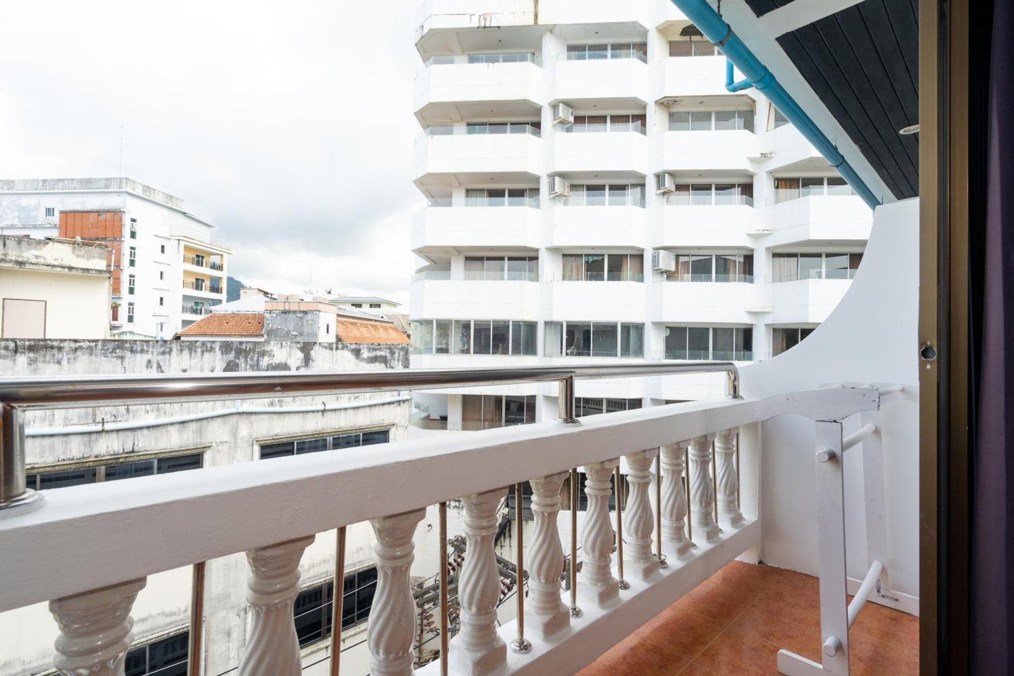 Patong Central Residence & Apartment Luaran gambar