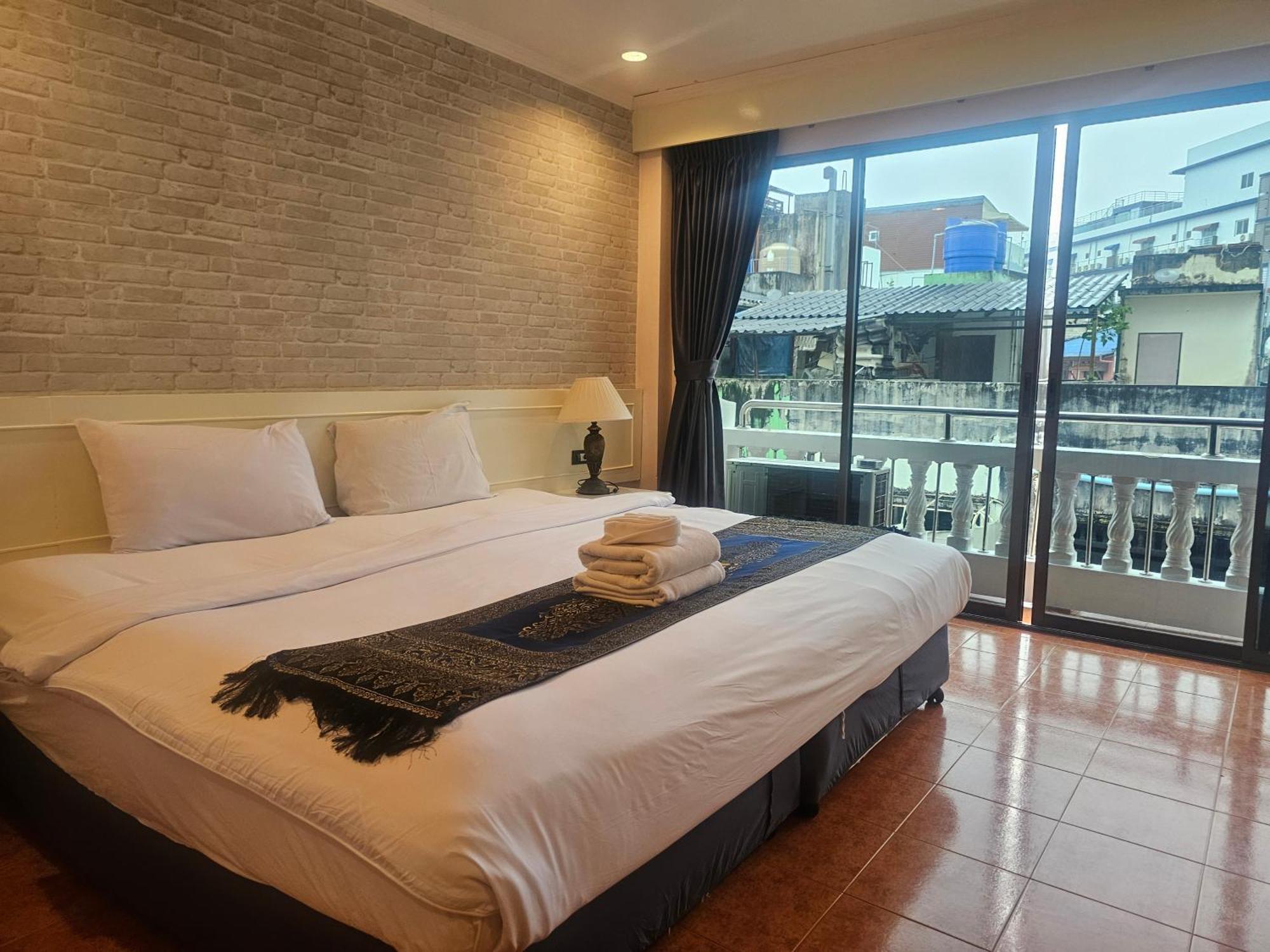 Patong Central Residence & Apartment Luaran gambar