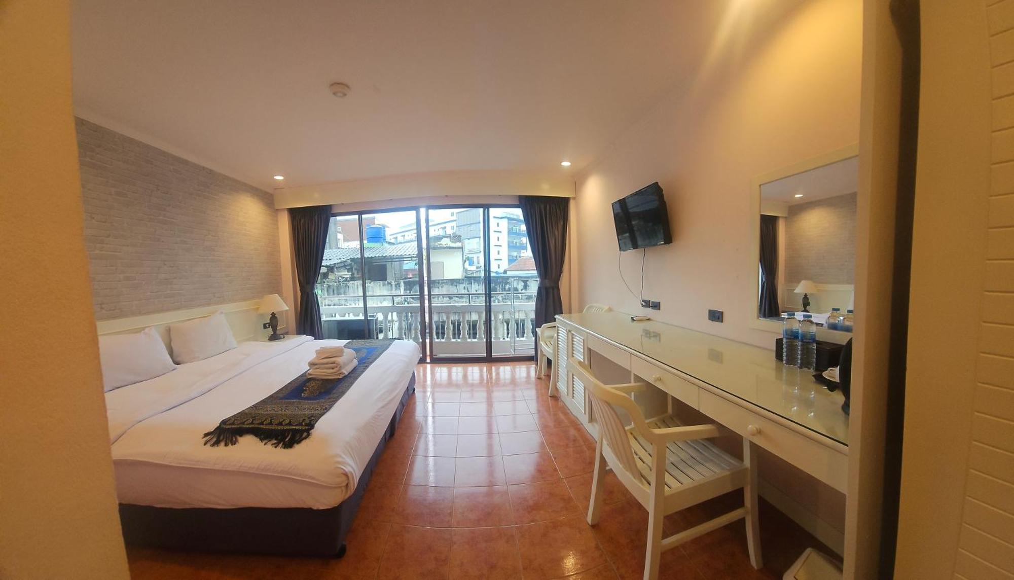 Patong Central Residence & Apartment Luaran gambar